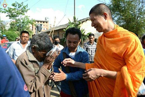 ภาพ No.16981:มูลนิธิธรรมกายช่วยเหลือผู้ประสบภัยแผ่นดินไหวที่ประเทศเนปาล