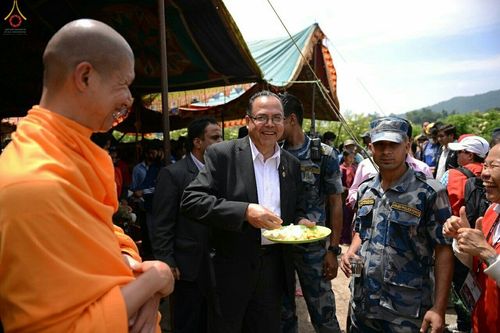 ภาพ No.16983:มูลนิธิธรรมกายช่วยเหลือผู้ประสบภัยแผ่นดินไหวที่ประเทศเนปาล
