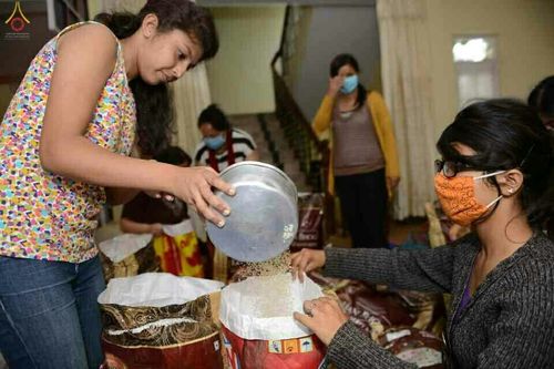 ภาพ No.17027:มูลนิธิธรรมกายช่วยเหลือผู้ประสบภัยแผ่นดินไหวที่ประเทศเนปาล