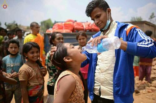 ภาพ No.17031:มูลนิธิธรรมกายช่วยเหลือผู้ประสบภัยแผ่นดินไหวที่ประเทศเนปาล