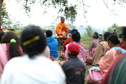 ภาพ No.17035:มูลนิธิธรรมกายช่วยเหลือผู้ประสบภัยแผ่นดินไหวที่ประเทศเนปาล