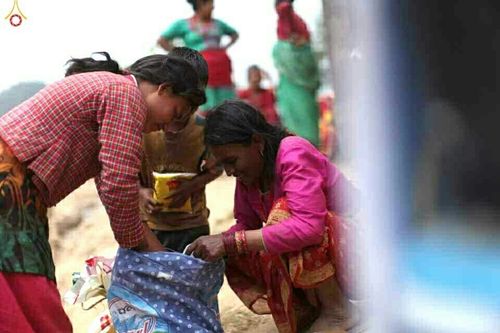 ภาพ No.17040:มูลนิธิธรรมกายช่วยเหลือผู้ประสบภัยแผ่นดินไหวที่ประเทศเนปาล