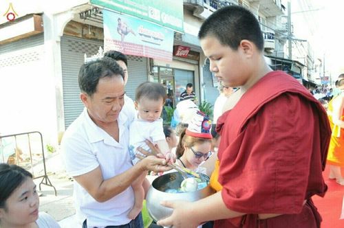 ภาพ No.17302:ตักบาตรพระ 1,543 รูป อ.สันป่าตอง จ.เชียงใหม่