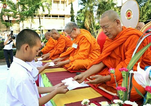 ภาพ No.17305:ตักบาตรพระ 1,543 รูป อ.สันป่าตอง จ.เชียงใหม่