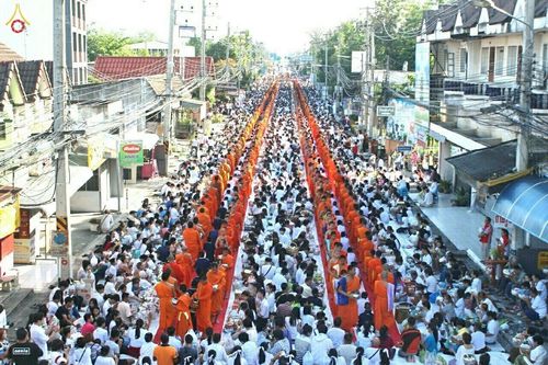 ภาพ No.17308:ตักบาตรพระ 1,543 รูป อ.สันป่าตอง จ.เชียงใหม่