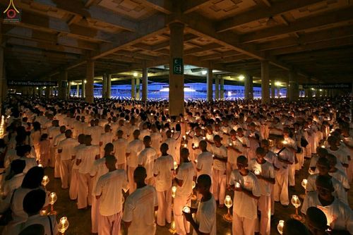 ภาพ No.17334:ประมวลภาพวันวิสาขบูชา วันจันทร์ที่ 1 มิถุนายน พ.ศ. 2558 ณ วัดพระธรรมกาย