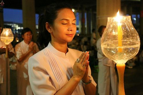 ภาพ No.17337:ประมวลภาพวันวิสาขบูชา วันจันทร์ที่ 1 มิถุนายน พ.ศ. 2558 ณ วัดพระธรรมกาย