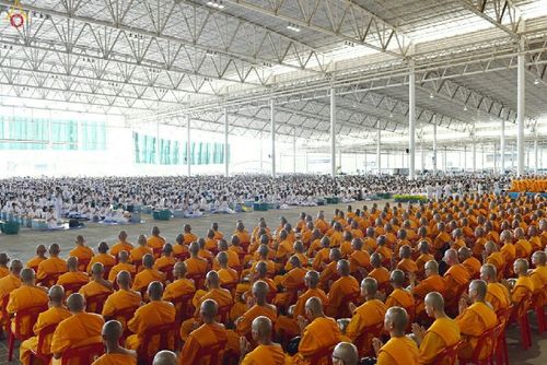 ภาพ No.17351:ประมวลภาพวันวิสาขบูชา วันจันทร์ที่ 1 มิถุนายน พ.ศ. 2558 ณ วัดพระธรรมกาย