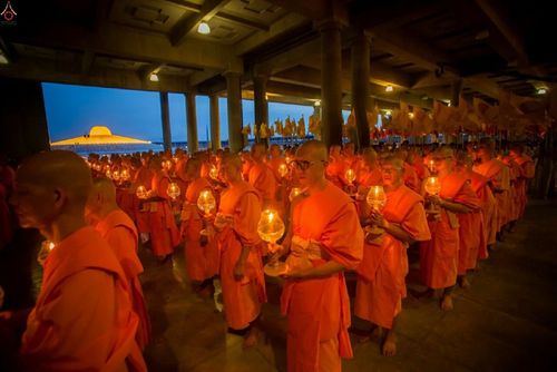 ภาพ No.17362:ประมวลภาพวันวิสาขบูชา วันจันทร์ที่ 1 มิถุนายน พ.ศ. 2558 ณ วัดพระธรรมกาย