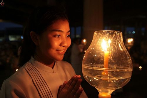 ภาพ No.17386:ประมวลภาพวันวิสาขบูชา วันจันทร์ที่ 1 มิถุนายน พ.ศ. 2558 ณ วัดพระธรรมกาย