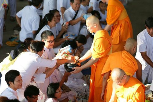 ภาพ No.17400:ประมวลภาพวันวิสาขบูชา วันจันทร์ที่ 1 มิถุนายน พ.ศ. 2558 ณ วัดพระธรรมกาย