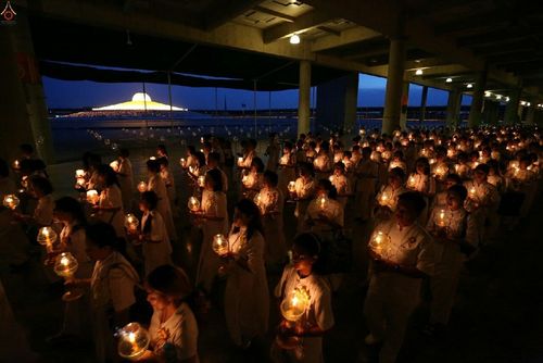 ภาพ No.17410:ประมวลภาพวันวิสาขบูชา วันจันทร์ที่ 1 มิถุนายน พ.ศ. 2558 ณ วัดพระธรรมกาย