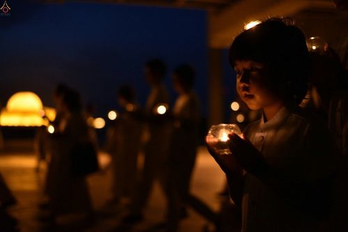 ภาพ No.17411:ประมวลภาพวันวิสาขบูชา วันจันทร์ที่ 1 มิถุนายน พ.ศ. 2558 ณ วัดพระธรรมกาย