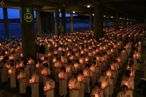 ภาพ No.17442:ประมวลภาพวันวิสาขบูชา วันจันทร์ที่ 1 มิถุนายน พ.ศ. 2558 ณ วัดพระธรรมกาย