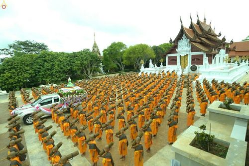 ธุดงค์ธรรมชัยอัญเชิญพระบรมสารีริกธาตุฯ ณ วัดบ้านขุน อำเภอฮอด จังหวัดเชียงใหม่
