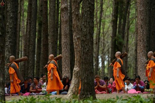 ภาพ No.17751:ธุดงค์ธรรมชัยอัญเชิญพระบรมสารีริกธาตุฯ ณ วัดบ้านขุน อำเภอฮอด จังหวัดเชียงใหม่