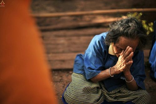 ภาพ No.17759:ธุดงค์ธรรมชัยอัญเชิญพระบรมสารีริกธาตุฯ ณ วัดบ้านขุน อำเภอฮอด จังหวัดเชียงใหม่