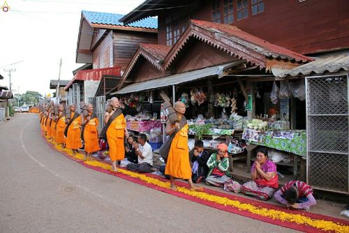 ภาพ No.17797:ธุดงค์ธรรมชัยอัญเชิญพระบรมสารีริกธาตุฯ ณ วัดบ้านขุน อำเภอฮอด จังหวัดเชียงใหม่