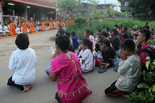 ภาพ No.17776:ธุดงค์ธรรมชัยอัญเชิญพระบรมสารีริกธาตุฯ ณ วัดบ้านขุน อำเภอฮอด จังหวัดเชียงใหม่