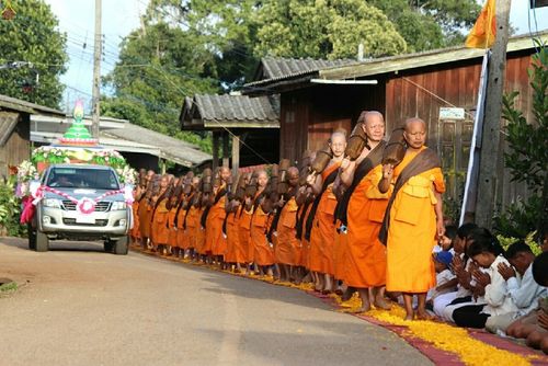 ภาพ No.17778:ธุดงค์ธรรมชัยอัญเชิญพระบรมสารีริกธาตุฯ ณ วัดบ้านขุน อำเภอฮอด จังหวัดเชียงใหม่
