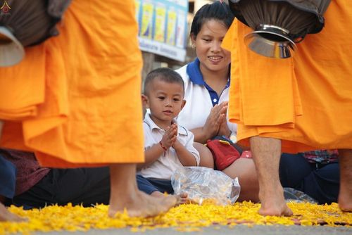 ภาพ No.17781:ธุดงค์ธรรมชัยอัญเชิญพระบรมสารีริกธาตุฯ ณ วัดบ้านขุน อำเภอฮอด จังหวัดเชียงใหม่
