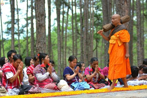 ภาพ No.17783:ธุดงค์ธรรมชัยอัญเชิญพระบรมสารีริกธาตุฯ ณ วัดบ้านขุน อำเภอฮอด จังหวัดเชียงใหม่