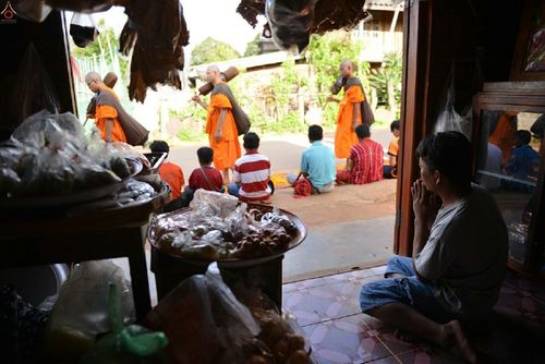 ภาพ No.17790:ธุดงค์ธรรมชัยอัญเชิญพระบรมสารีริกธาตุฯ ณ วัดบ้านขุน อำเภอฮอด จังหวัดเชียงใหม่