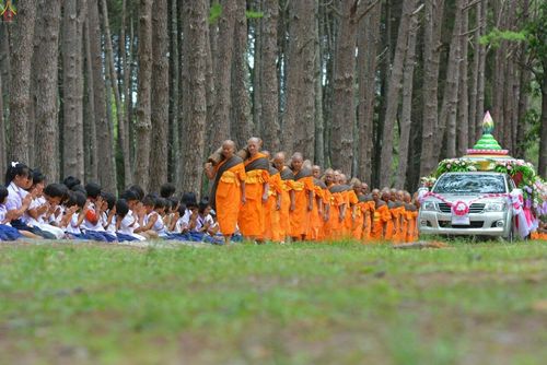 ภาพ No.17792:ธุดงค์ธรรมชัยอัญเชิญพระบรมสารีริกธาตุฯ ณ วัดบ้านขุน อำเภอฮอด จังหวัดเชียงใหม่