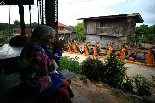 ภาพ No.17795:ธุดงค์ธรรมชัยอัญเชิญพระบรมสารีริกธาตุฯ ณ วัดบ้านขุน อำเภอฮอด จังหวัดเชียงใหม่