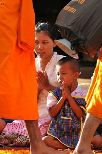 ภาพ No.17798:ธุดงค์ธรรมชัยอัญเชิญพระบรมสารีริกธาตุฯ ณ วัดบ้านขุน อำเภอฮอด จังหวัดเชียงใหม่