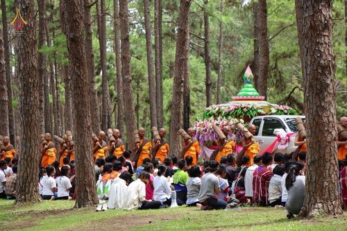 ภาพ No.17805:ธุดงค์ธรรมชัยอัญเชิญพระบรมสารีริกธาตุฯ ณ วัดบ้านขุน อำเภอฮอด จังหวัดเชียงใหม่