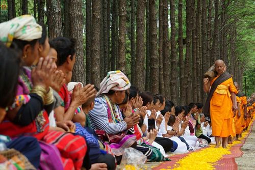 ภาพ No.17800:ธุดงค์ธรรมชัยอัญเชิญพระบรมสารีริกธาตุฯ ณ วัดบ้านขุน อำเภอฮอด จังหวัดเชียงใหม่