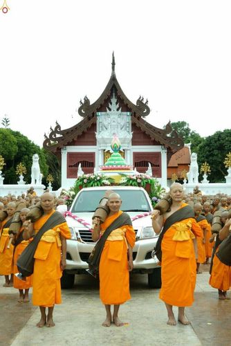 ภาพ No.17802:ธุดงค์ธรรมชัยอัญเชิญพระบรมสารีริกธาตุฯ ณ วัดบ้านขุน อำเภอฮอด จังหวัดเชียงใหม่