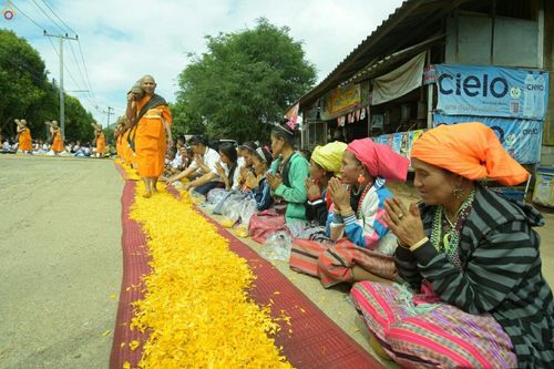 ภาพ No.17803:ธุดงค์ธรรมชัยอัญเชิญพระบรมสารีริกธาตุฯ ณ วัดบ้านขุน อำเภอฮอด จังหวัดเชียงใหม่