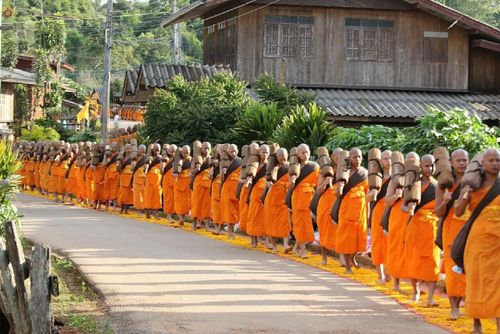 ภาพ No.17819:ธุดงค์ธรรมชัยอัญเชิญพระบรมสารีริกธาตุฯ ณ วัดบ้านขุน อำเภอฮอด จังหวัดเชียงใหม่