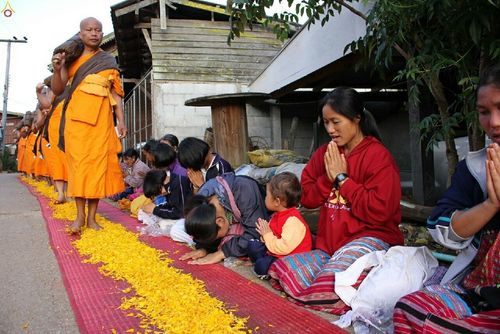 ภาพ No.17821:ธุดงค์ธรรมชัยอัญเชิญพระบรมสารีริกธาตุฯ ณ วัดบ้านขุน อำเภอฮอด จังหวัดเชียงใหม่