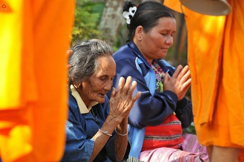 ภาพ No.17825:ธุดงค์ธรรมชัยอัญเชิญพระบรมสารีริกธาตุฯ ณ วัดบ้านขุน อำเภอฮอด จังหวัดเชียงใหม่