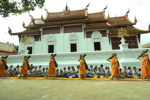 ภาพ No.17823:ธุดงค์ธรรมชัยอัญเชิญพระบรมสารีริกธาตุฯ ณ วัดบ้านขุน อำเภอฮอด จังหวัดเชียงใหม่