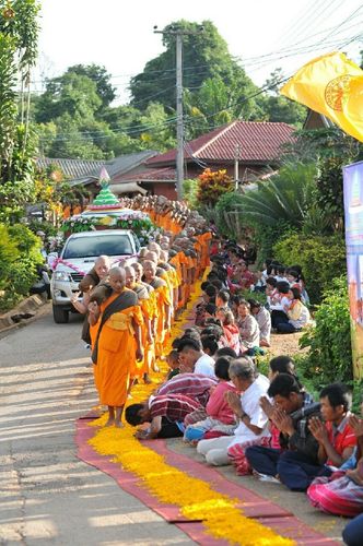 ภาพ No.17829:ธุดงค์ธรรมชัยอัญเชิญพระบรมสารีริกธาตุฯ ณ วัดบ้านขุน อำเภอฮอด จังหวัดเชียงใหม่