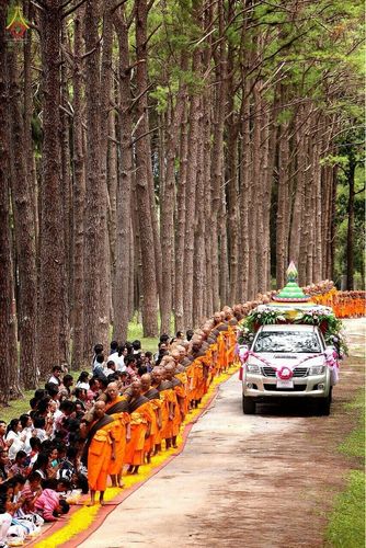 ภาพ No.17832:ธุดงค์ธรรมชัยอัญเชิญพระบรมสารีริกธาตุฯ ณ วัดบ้านขุน อำเภอฮอด จังหวัดเชียงใหม่