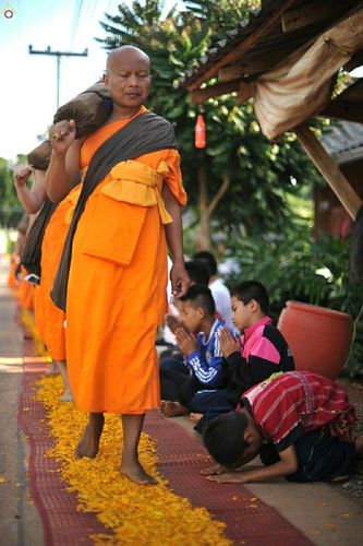 ภาพ No.17837:ธุดงค์ธรรมชัยอัญเชิญพระบรมสารีริกธาตุฯ ณ วัดบ้านขุน อำเภอฮอด จังหวัดเชียงใหม่