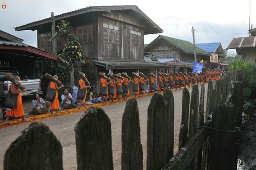 ภาพ No.17843:ธุดงค์ธรรมชัยอัญเชิญพระบรมสารีริกธาตุฯ ณ วัดบ้านขุน อำเภอฮอด จังหวัดเชียงใหม่