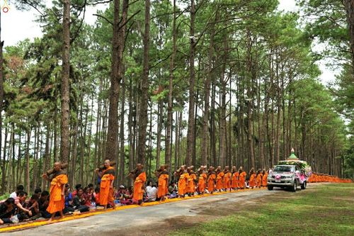 ภาพ No.17850:ธุดงค์ธรรมชัยอัญเชิญพระบรมสารีริกธาตุฯ ณ วัดบ้านขุน อำเภอฮอด จังหวัดเชียงใหม่