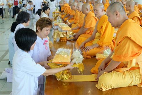 ภาพ No.17907:วันคล้ายวันละสังขารคุณยายอาจารย์มหารัตนอุบาสิกาจันทร์ ขนนกยูง วันพฤหัสที่ 10 กันยายน พ.ศ. 2558