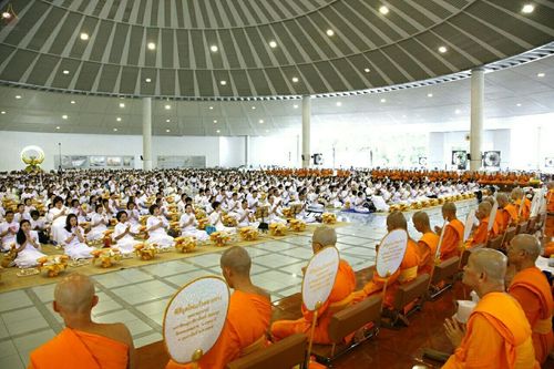 ภาพ No.17911:วันคล้ายวันละสังขารคุณยายอาจารย์มหารัตนอุบาสิกาจันทร์ ขนนกยูง วันพฤหัสที่ 10 กันยายน พ.ศ. 2558