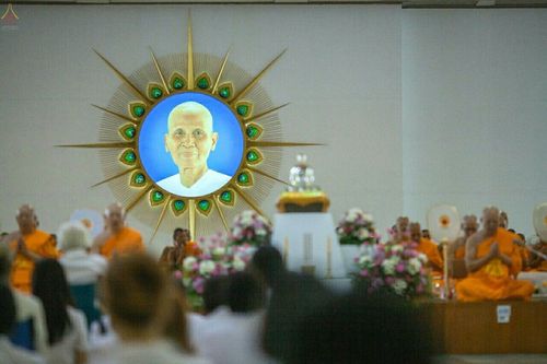 ภาพ No.17912:วันคล้ายวันละสังขารคุณยายอาจารย์มหารัตนอุบาสิกาจันทร์ ขนนกยูง วันพฤหัสที่ 10 กันยายน พ.ศ. 2558