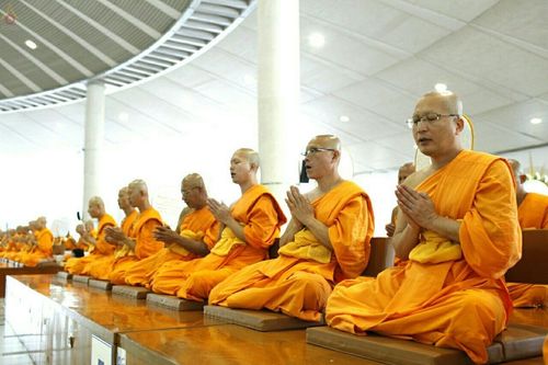 ภาพ No.17917:วันคล้ายวันละสังขารคุณยายอาจารย์มหารัตนอุบาสิกาจันทร์ ขนนกยูง วันพฤหัสที่ 10 กันยายน พ.ศ. 2558