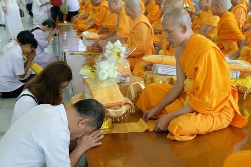 ภาพ No.17923:วันคล้ายวันละสังขารคุณยายอาจารย์มหารัตนอุบาสิกาจันทร์ ขนนกยูง วันพฤหัสที่ 10 กันยายน พ.ศ. 2558