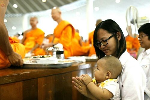 ภาพ No.17924:วันคล้ายวันละสังขารคุณยายอาจารย์มหารัตนอุบาสิกาจันทร์ ขนนกยูง วันพฤหัสที่ 10 กันยายน พ.ศ. 2558