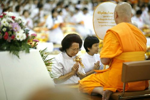 ภาพ No.17927:วันคล้ายวันละสังขารคุณยายอาจารย์มหารัตนอุบาสิกาจันทร์ ขนนกยูง วันพฤหัสที่ 10 กันยายน พ.ศ. 2558